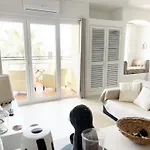 Seaview - 10 Min. Beach, Private Condo, Pool, Grill & Free Parking البوفيرا