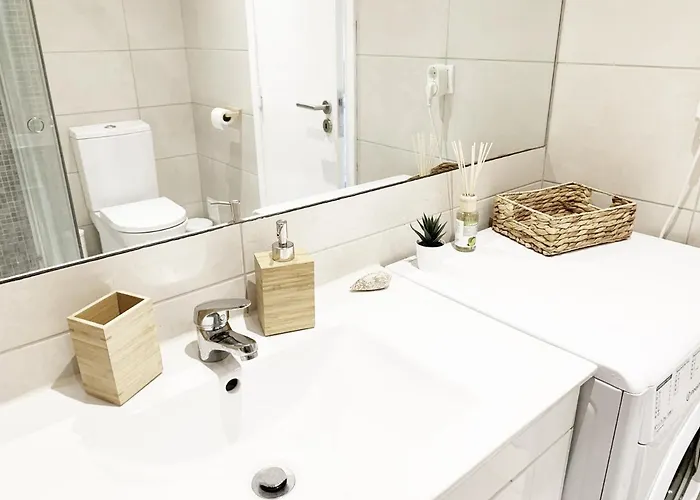 Apartament Seaview - 10 Min. Beach, Private Condo, Pool, Grill & Free Parking