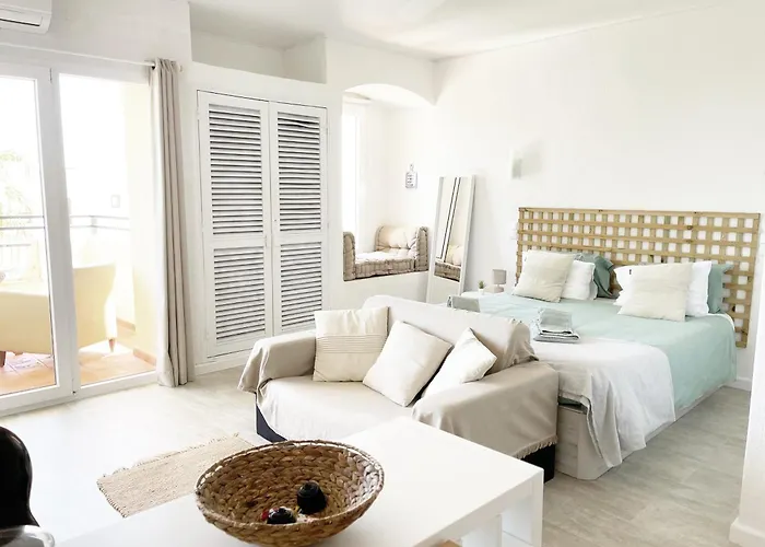 Apartament Seaview - 10 Min. Beach, Private Condo, Pool, Grill & Free Parking
