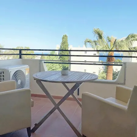 Seaview - 10 Min. Beach, Private Condo, Pool, Grill & Free Parking *