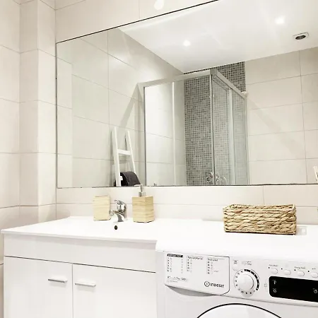 Seaview - 10 Min. Beach, Private Condo, Pool, Grill & Free Parking البوفيرا