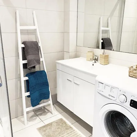 Apartment Seaview - 10 Min. Beach, Private Condo, Pool, Grill & Free Parking