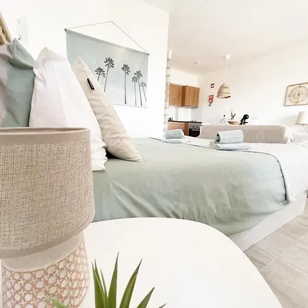 Seaview - 10 Min. Beach, Private Condo, Pool, Grill & Free Parking Apartment *
