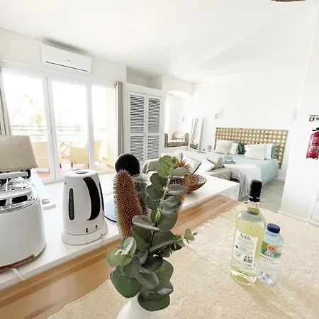 Seaview - 10 Min. Beach, Private Condo, Pool, Grill & Free Parking Apartment *