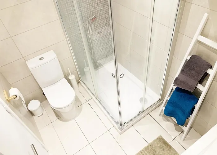 Seaview - 10 Min. Beach, Private Condo, Pool, Grill & Free Parking *