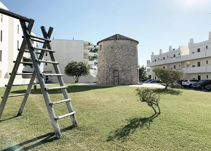 Seaview - 10 Min. Beach, Private Condo, Pool, Grill & Free Parking Albufeira