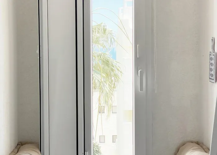 Seaview - 10 Min. Beach, Private Condo, Pool, Grill & Free Parking