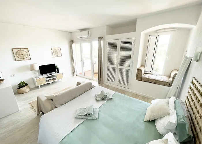 Seaview - 10 Min. Beach, Private Condo, Pool, Grill & Free Parking Albufeira