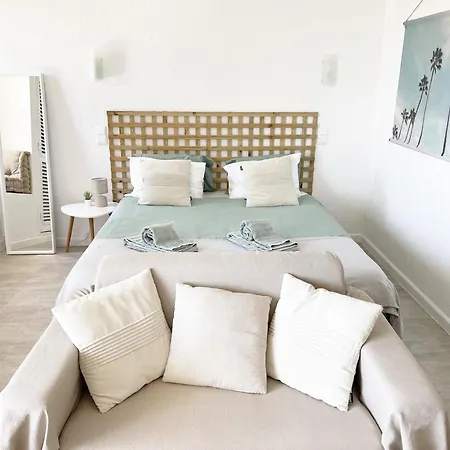 Seaview - 10 Min. Beach, Private Condo, Pool, Grill & Free Parking Apartment